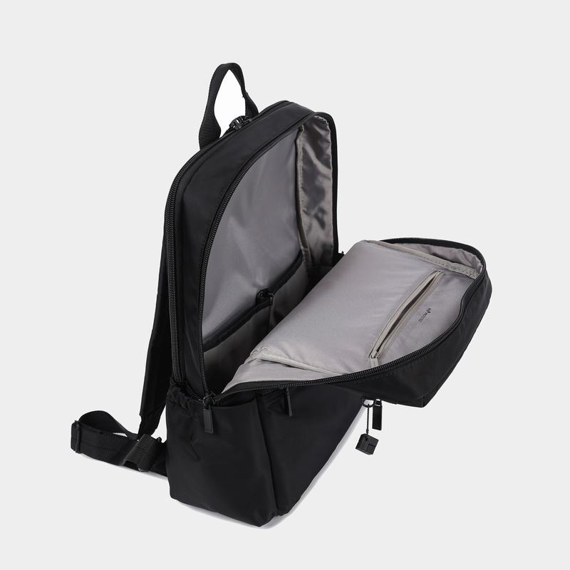 Black Women's Hedgren Ava Backpacks | PCM9885RB